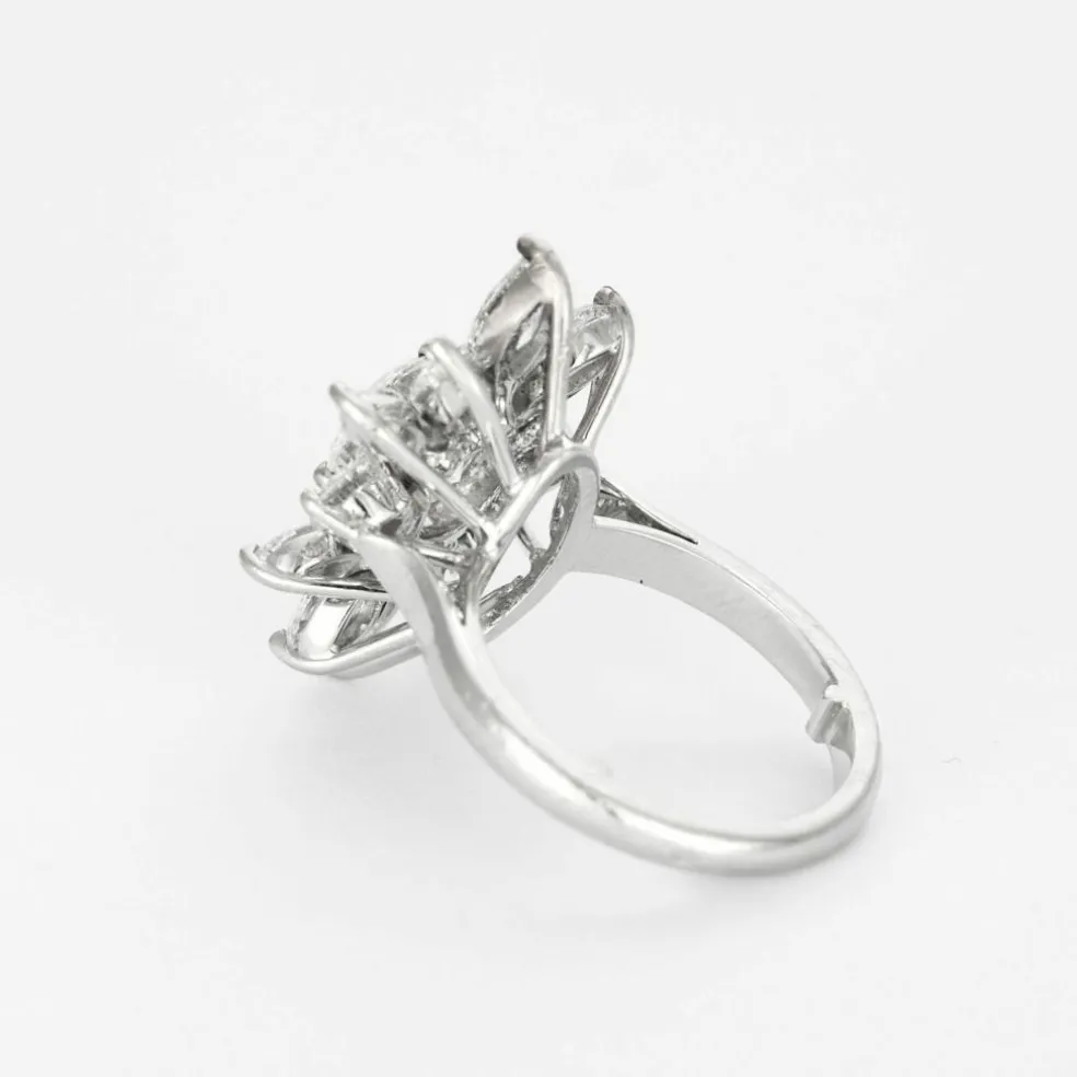 Bague fleur diamants