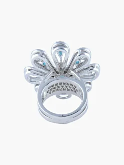 Bague fleur diamants, topazes, or blanc