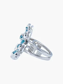 Bague fleur diamants, topazes, or blanc