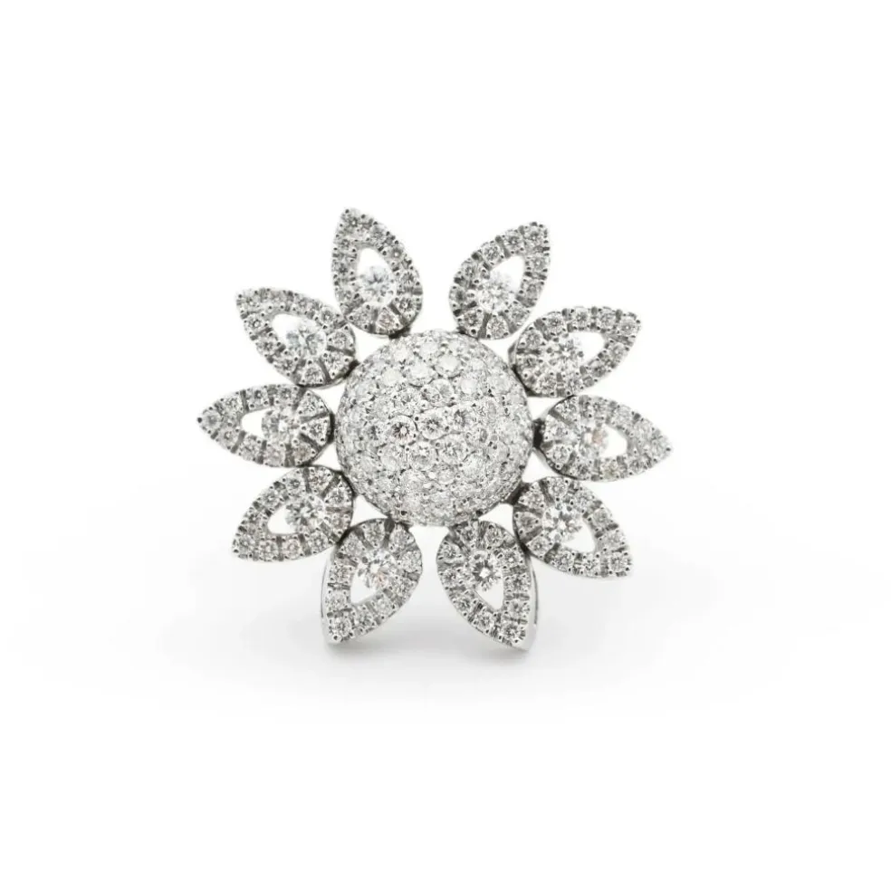 Bague fleur en or blanc avec diamants de 2,1 carats