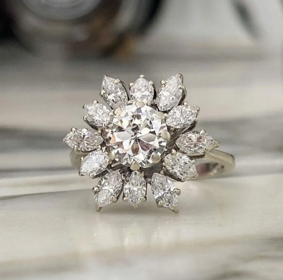 Bague fleur en or blanc et diamants 2.80 Ct