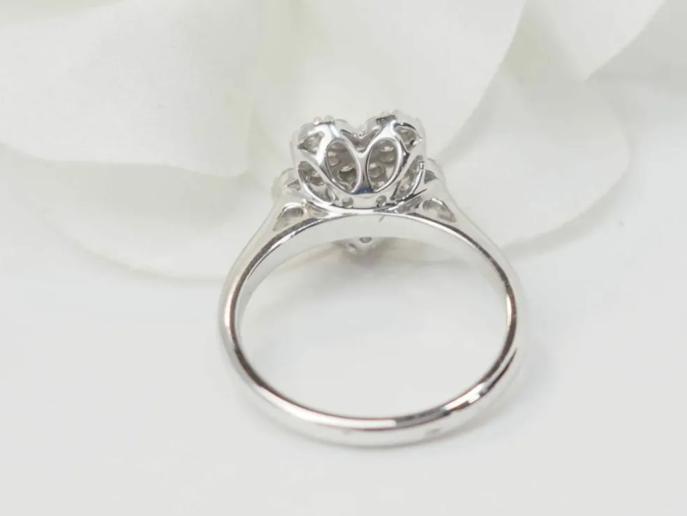 Bague fleur en or blanc et diamants