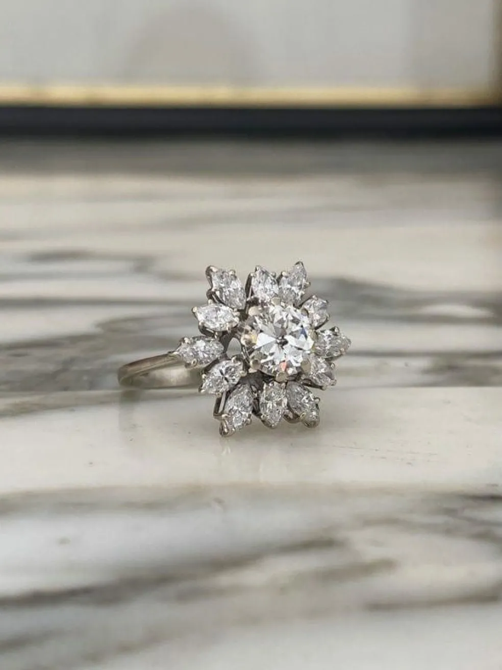 Bague fleur en or blanc et diamants 2.80 Ct