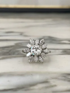 Bague fleur en or blanc et diamants 2.80 Ct