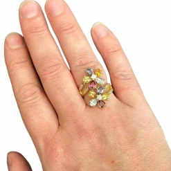 Bague fleur en or jaune et pierres fines