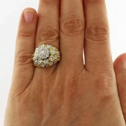 Bague fleur en or jaune et blanc avec diamants