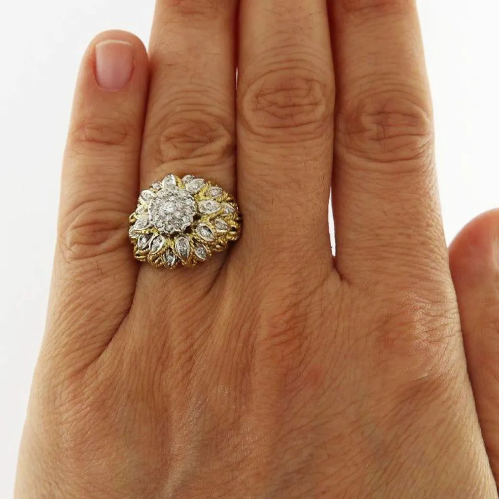 Bague fleur en or jaune et blanc avec diamants