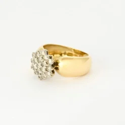 Bague fleur en or jaune et blanc avec des diamants