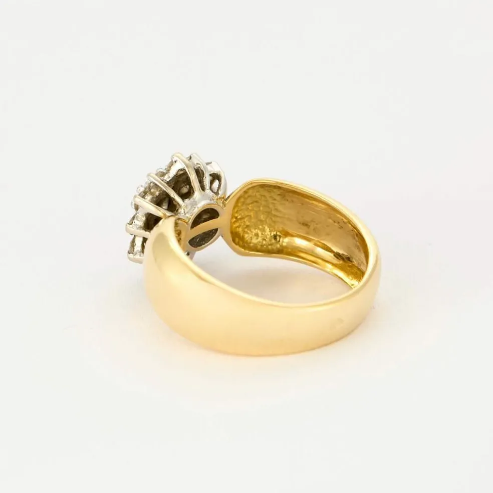 Bague fleur en or jaune et blanc avec des diamants