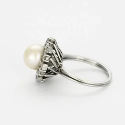 Bague fleur en platine, perle et diamants