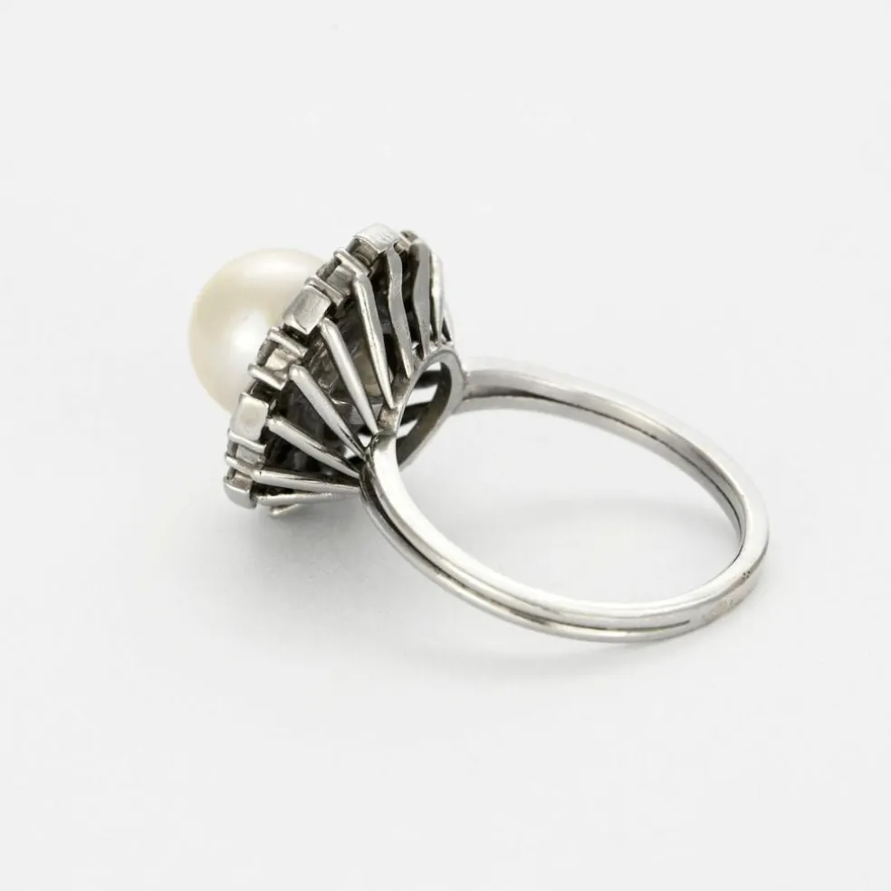 Bague fleur en platine, perle et diamants