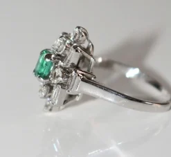 Bague Fleur Moderniste émeraude