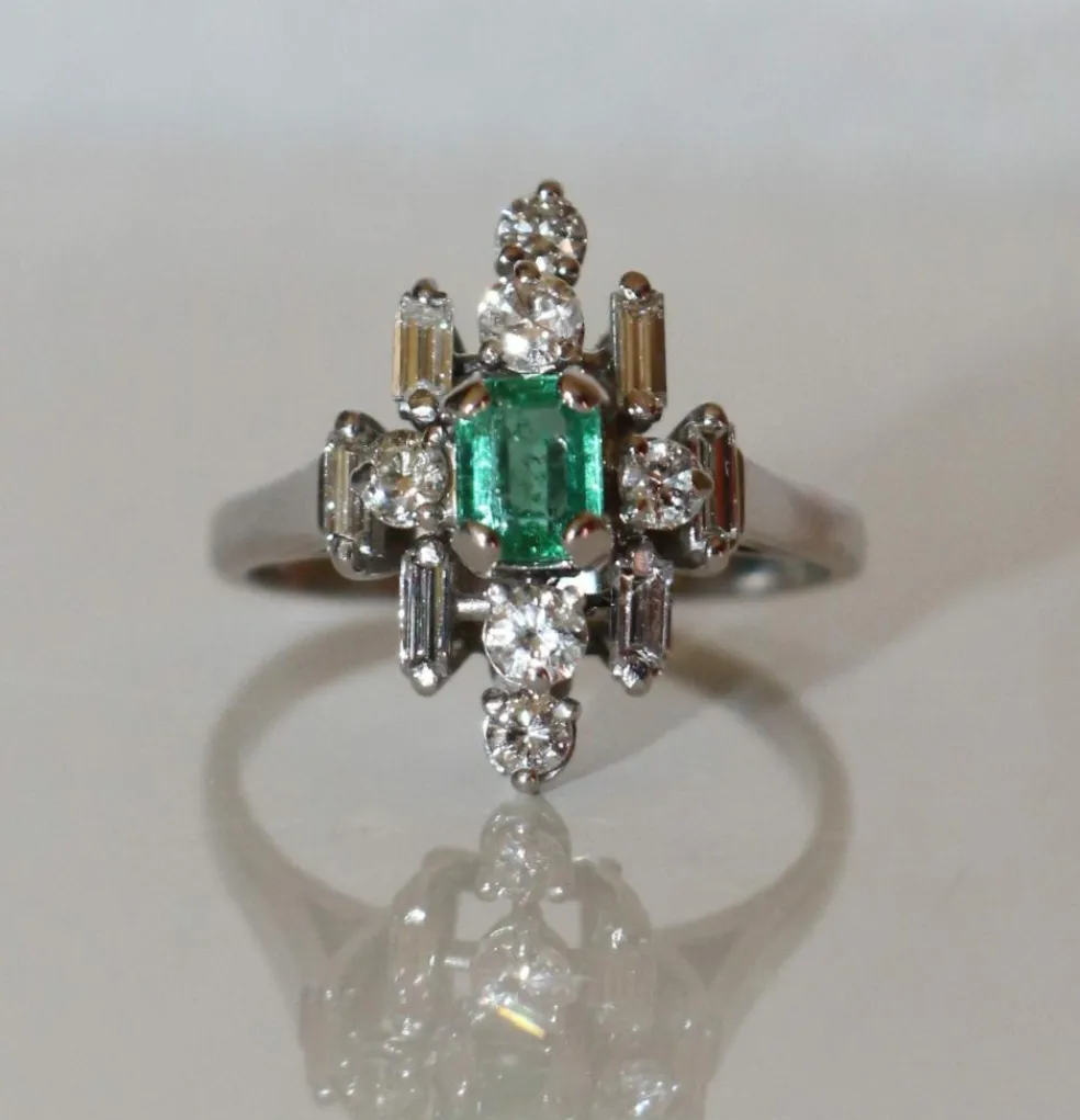 Bague Fleur Moderniste émeraude