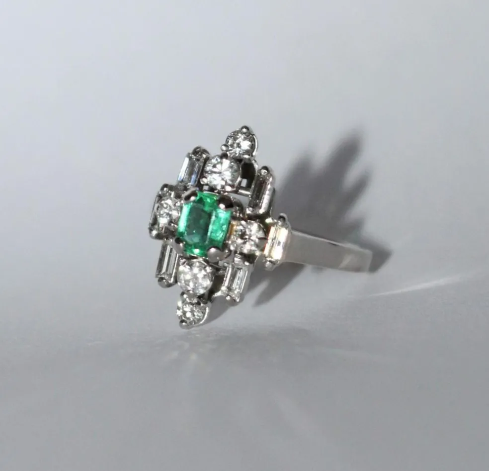 Bague Fleur Moderniste émeraude