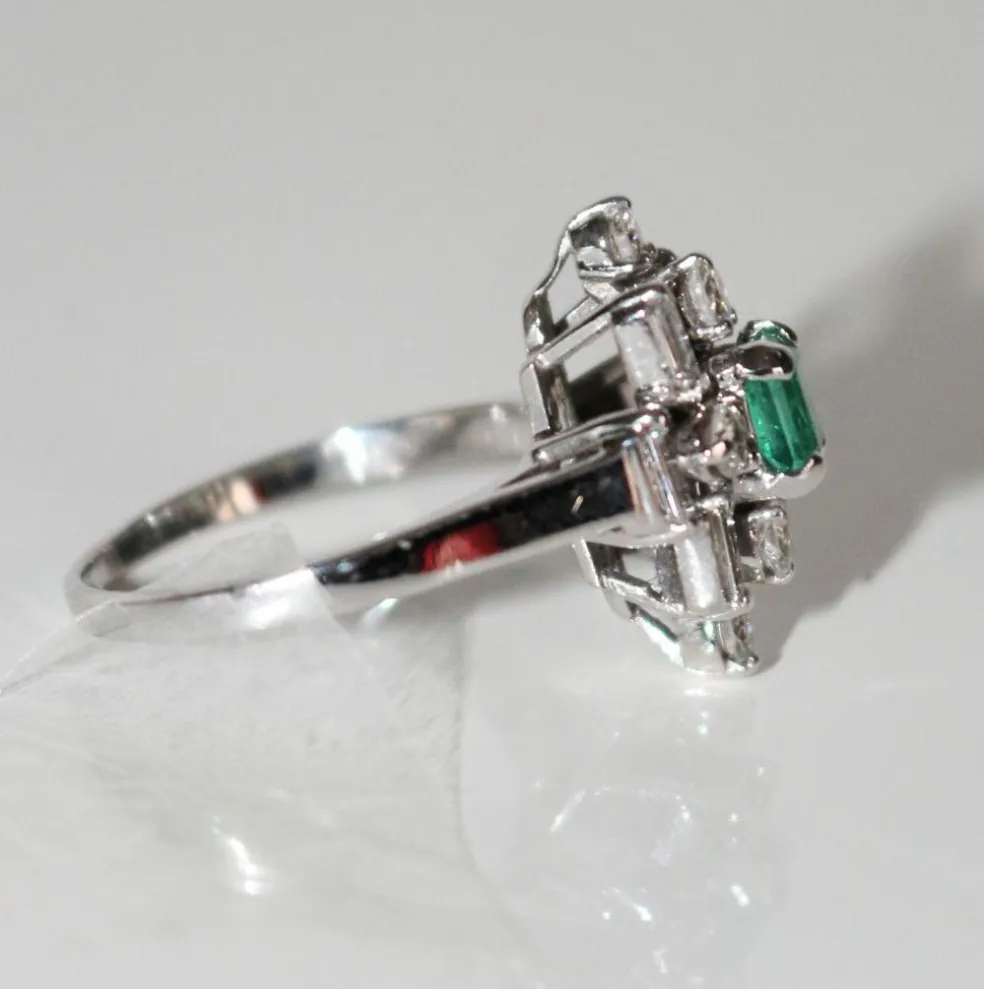 Bague Fleur Moderniste émeraude