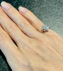 Bague fleur or blanc diamants