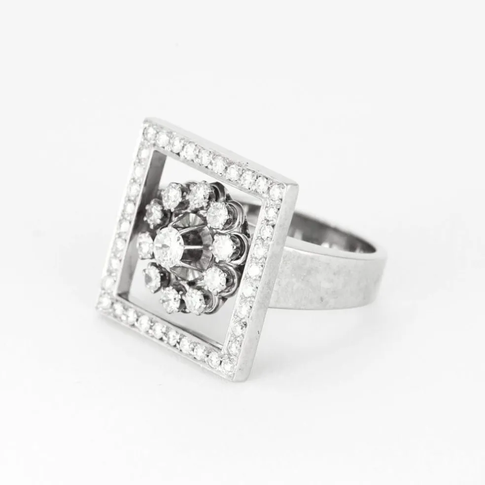 Bague fleur, or blanc et diamants