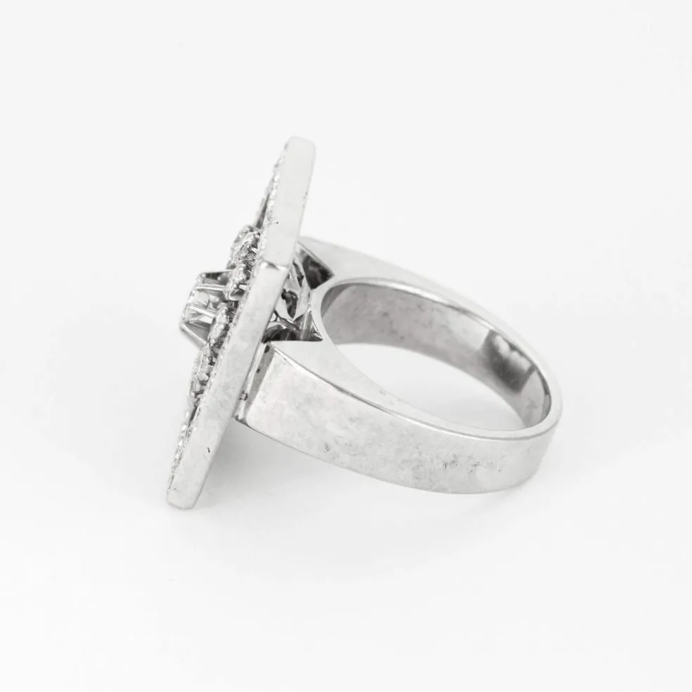 Bague fleur, or blanc et diamants