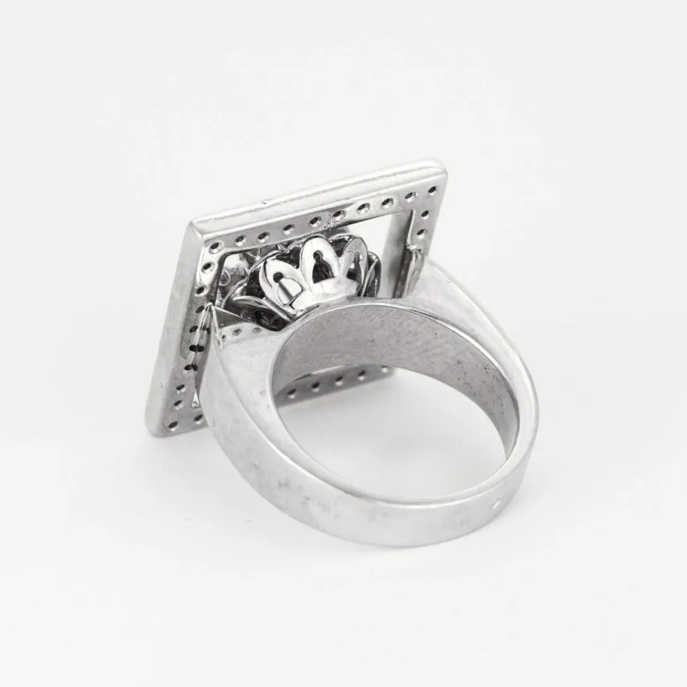 Bague fleur, or blanc et diamants