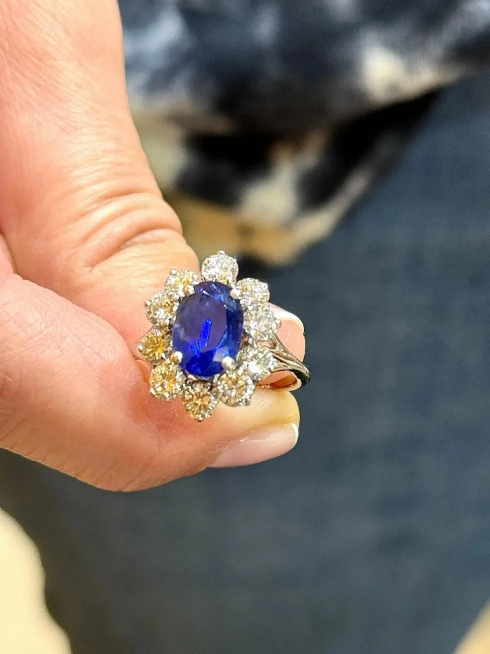 Bague fleur or blanc saphir de Ceylan non chauffé et diamants
