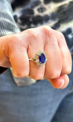 Bague fleur or blanc saphir de Ceylan non chauffé et diamants
