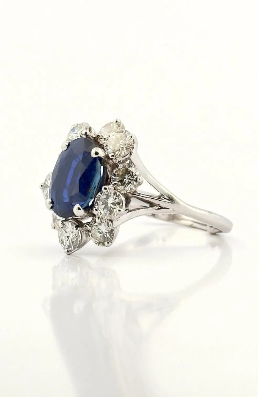 Bague fleur or blanc saphir de Ceylan non chauffé et diamants