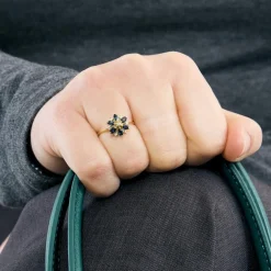 Bague "Fleur" or jaune, diamants et saphir