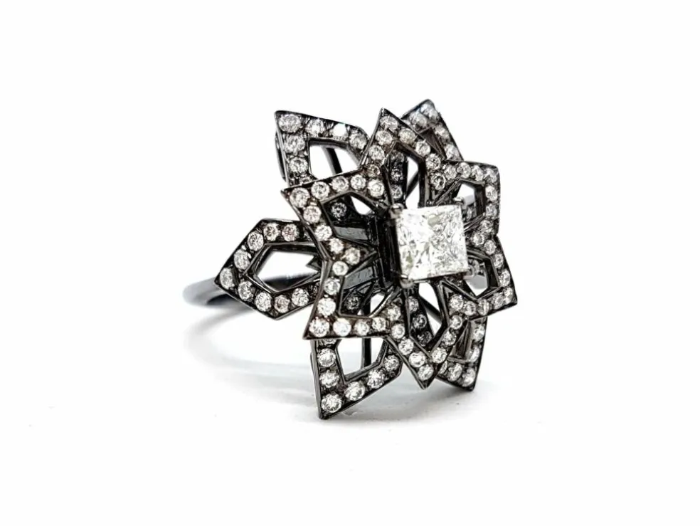 Bague Fleur Or noir Diamant