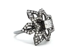 Bague Fleur Or noir Diamant