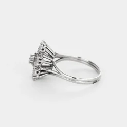 Bague fleur platine, or gris et diamants