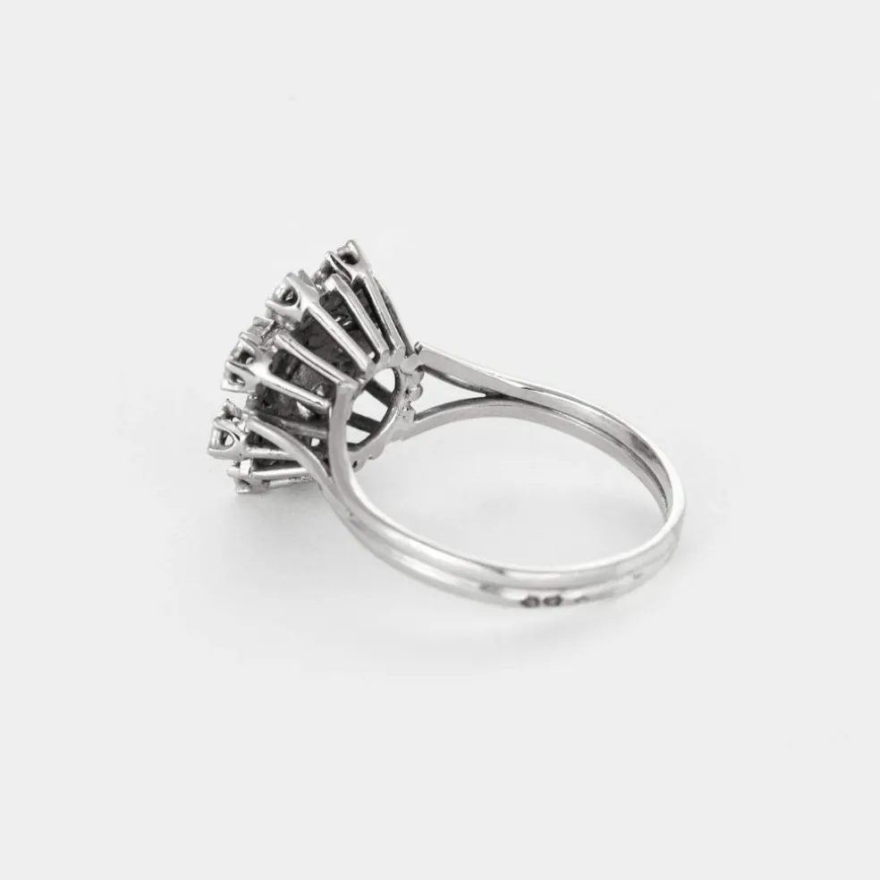 Bague fleur platine, or gris et diamants