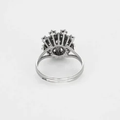 Bague fleur platine, or gris et diamants
