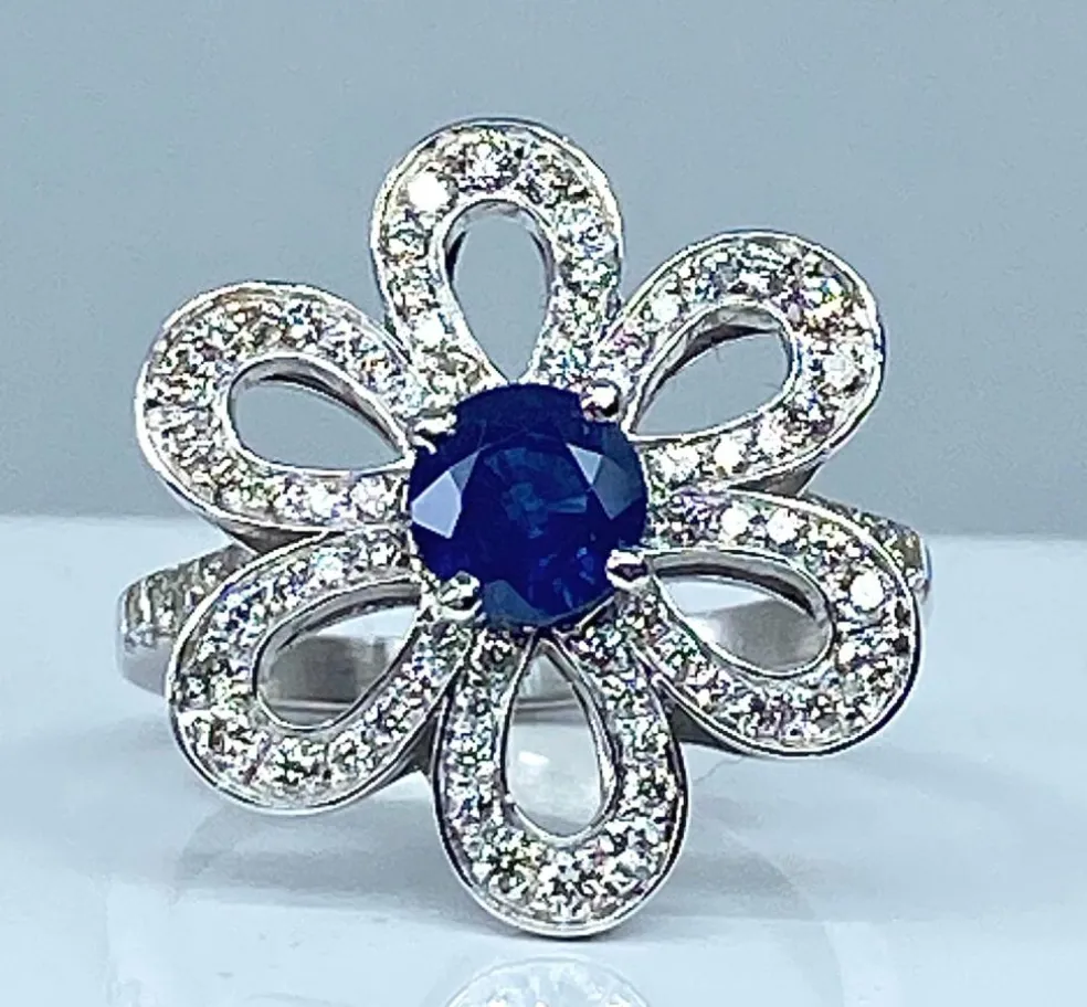 Bague fleur saphir diamants