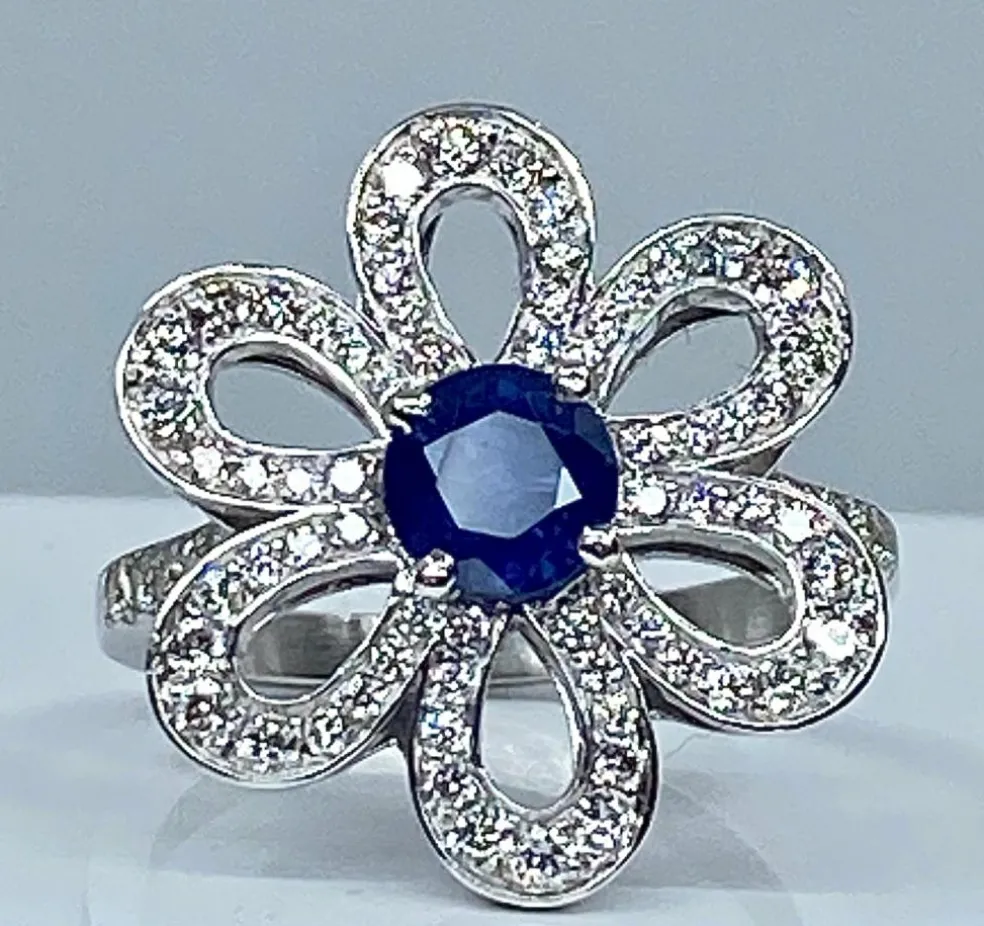 Bague fleur saphir diamants