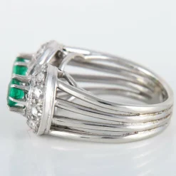 Bague forme 8 Emeraudes Diamants