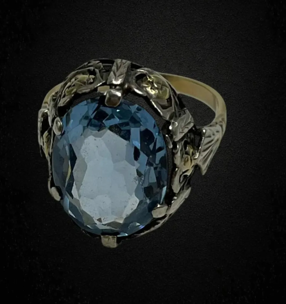 Bague française du début des années 1900 avec spinelle bleu