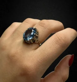 Bague française du début des années 1900 avec spinelle bleu