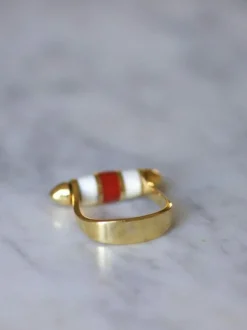 Bague fuseau moderniste or et corail