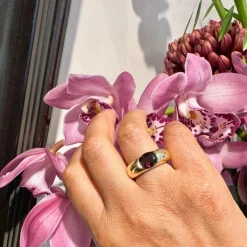 Bague gitane en or jaune et grenat