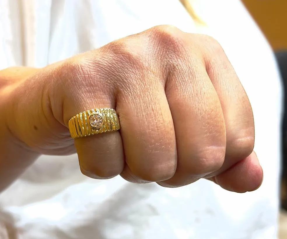 Bague godron or jaune et diamant