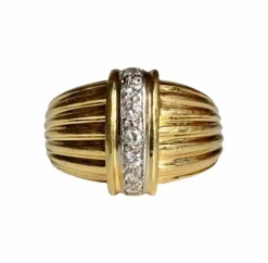 Bague godronnée en or jaune et diamants