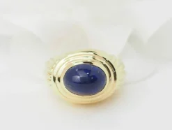 Bague godronnée en or jaune et cabochon Lapis Lazuli