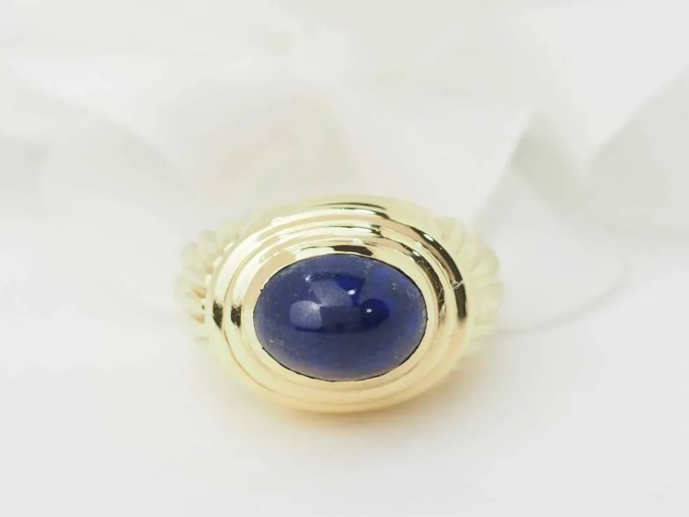 Bague godronnée en or jaune et cabochon Lapis Lazuli