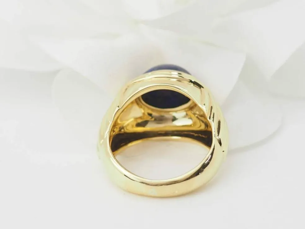 Bague godronnée en or jaune et cabochon Lapis Lazuli