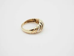 Bague godronnée or jaune 750 et diamants
