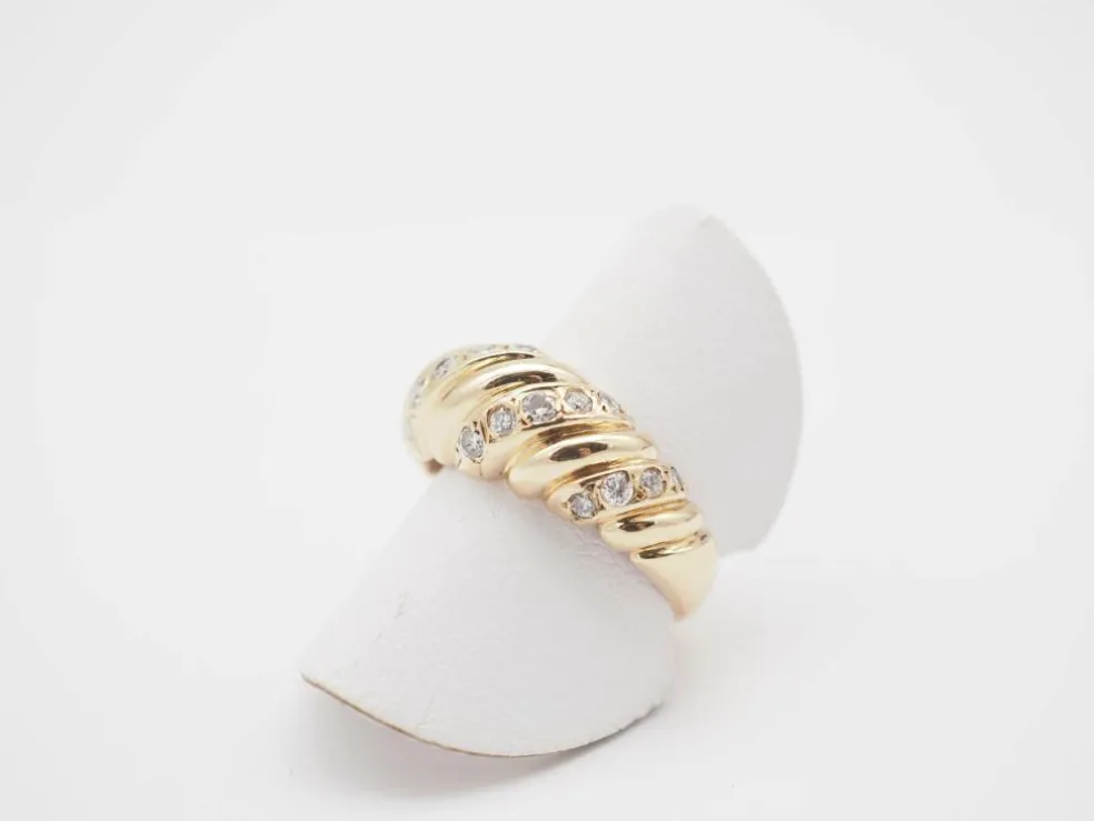 Bague godronnée or jaune 750 et diamants