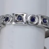 Bague géométrique Art Déco saphirs bleus or blanc 18 carats