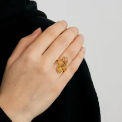 Bague "Grappe" en or jaune et opales