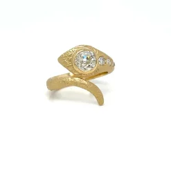 Bague gravée de serpent enroulé de diamant antique
