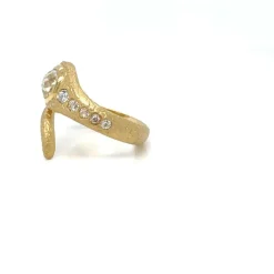 Bague gravée de serpent enroulé de diamant antique